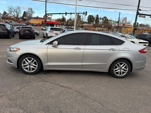 Used 2015 Ford Fusion SE image 5