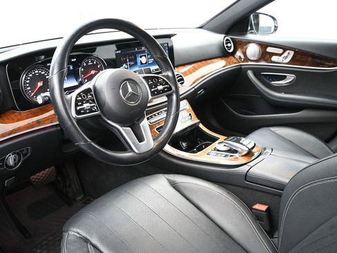 Used 2019 Mercedes-Benz E 300 4MATIC image 2