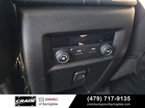 Used 2020 Chevrolet Traverse LT FWD image 26