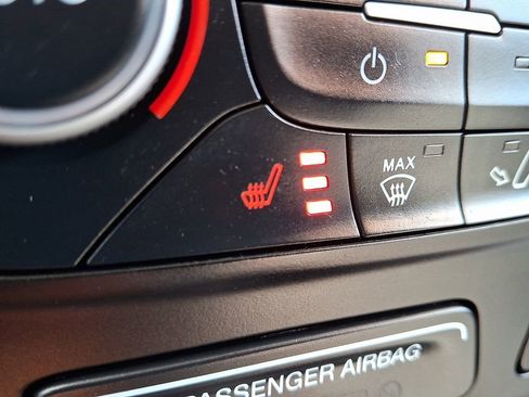 Used 2019 Ford Escape SE image 25