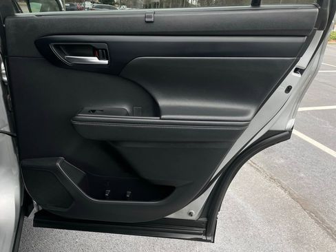 Used 2023 Toyota Highlander XLE image 35