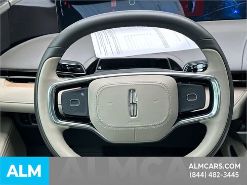 Used 2025 Lincoln Nautilus Reserve AWD/4WD image 28