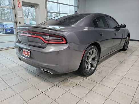 Used 2015 Dodge Charger SXT image 9
