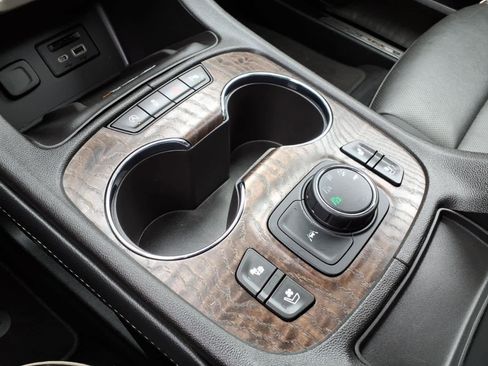 Used 2023 GMC Acadia Denali w/ Black Diamond Edition AWD/4WD image 21