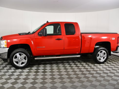 Used 2013 Chevrolet Silverado 2500 LT w/ Interior Plus Package AWD/4WD image 9