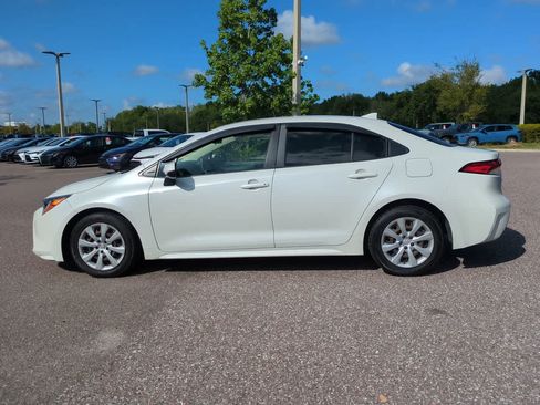 Used 2020 Toyota Corolla LE FWD image 3
