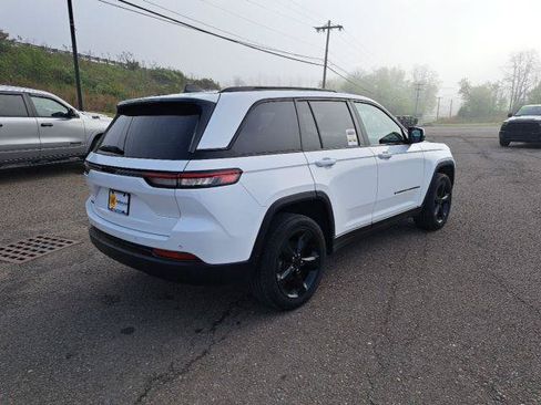 Certified 2023 Jeep Grand Cherokee Altitude AWD/4WD image 5