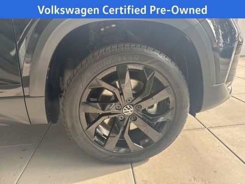 Certified 2023 Volkswagen Taos SE w/ Panoramic Sunroof Package image 14
