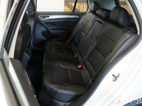 Used 2017 Volkswagen Golf SE image 32