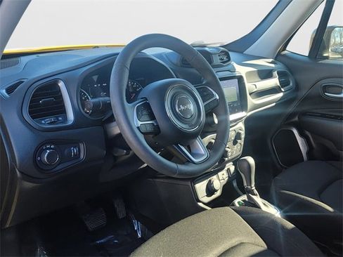 Certified 2023 Jeep Renegade Latitude image 13