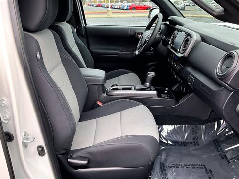 Used 2023 Toyota Tacoma TRD Off-Road image 8