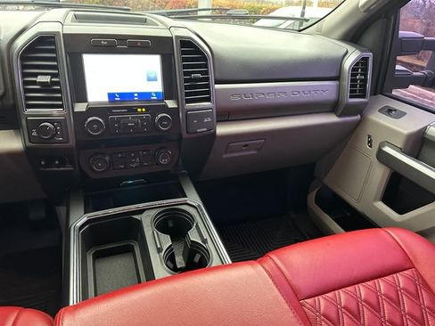 Used 2022 Ford F250 XLT w/ Black Appearance Package image 12