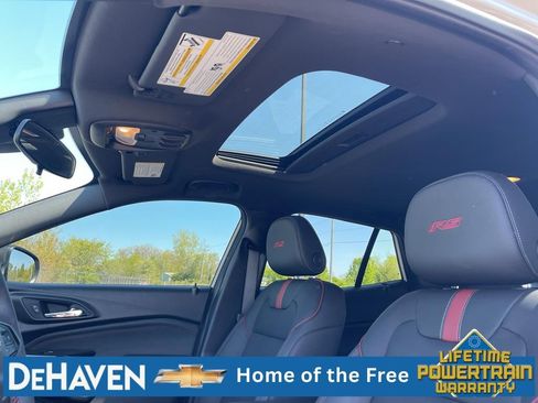 Used 2026 Chevrolet Trax RS w/ Sunroof Package FWD image 19