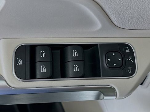 New 2026 Mercedes-Benz GLB 250 4MATIC image 17