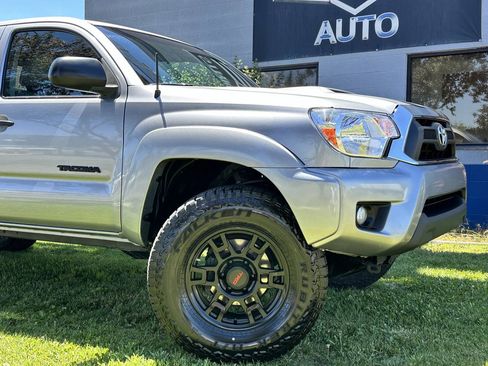 Used 2014 Toyota Tacoma 4x4 Double Cab w/ SR5 Package image 3