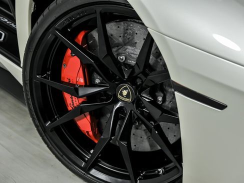 Used 2017 Lamborghini Aventador S image 4