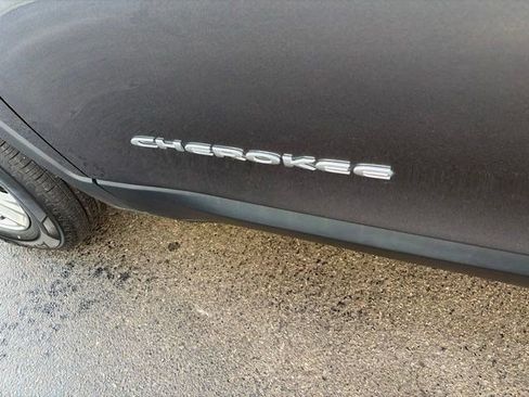 Used 2020 Jeep Cherokee Latitude Plus w/ Cold Weather Group AWD/4WD image 48