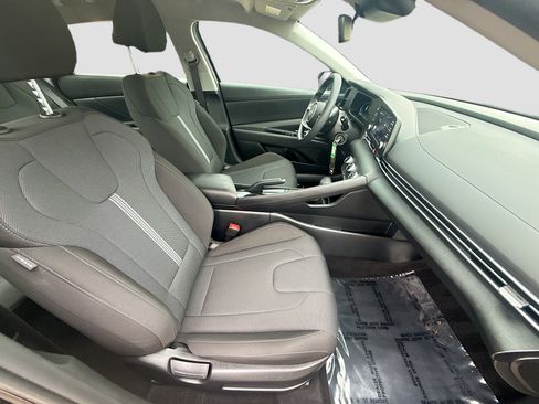 Used 2025 Hyundai Elantra SE FWD image 28