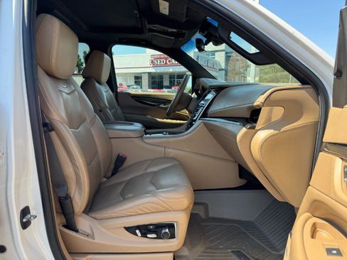 Used 2018 Cadillac Escalade Platinum AWD/4WD image 20