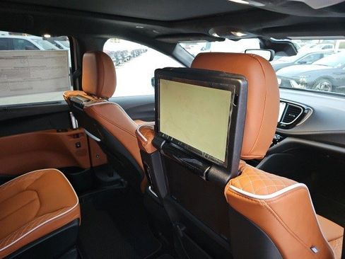 New 2026 Chrysler Pacifica Pinnacle image 18