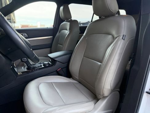 Used 2019 Ford Explorer XLT w/ Equipment Group 202A image 15