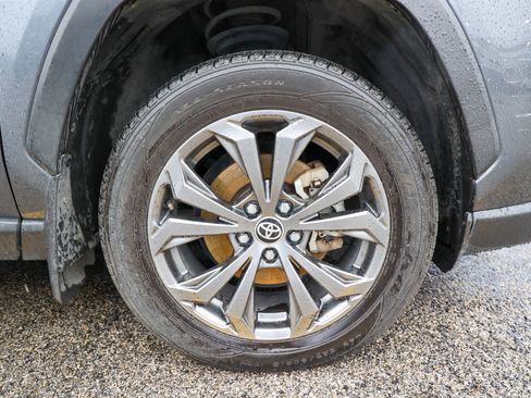Used 2022 Toyota RAV4 XLE Premium AWD/4WD image 13
