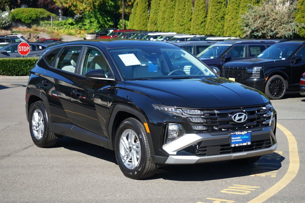 Used 2025 Hyundai Tucson SE FWD image 3