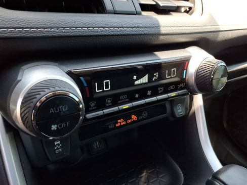 Used 2023 Toyota RAV4 XLE FWD image 29