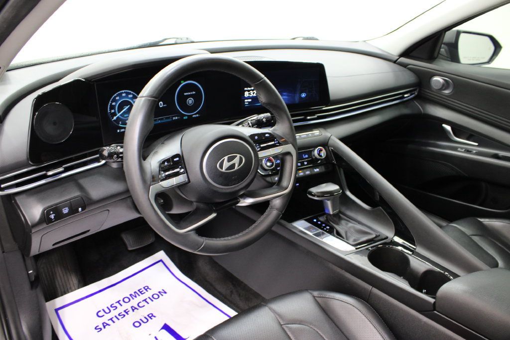 Used 2024 Hyundai Elantra Limited FWD image 17