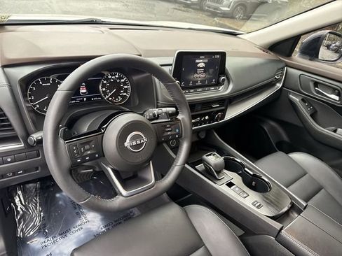 Used 2023 Nissan Rogue SV w/ SV Premium B Package image 16