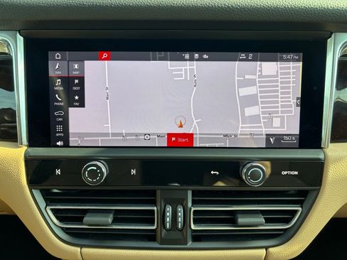Certified 2026 Porsche Macan AWD/4WD image 27