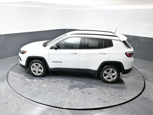 Used 2024 Jeep Compass Latitude image 44