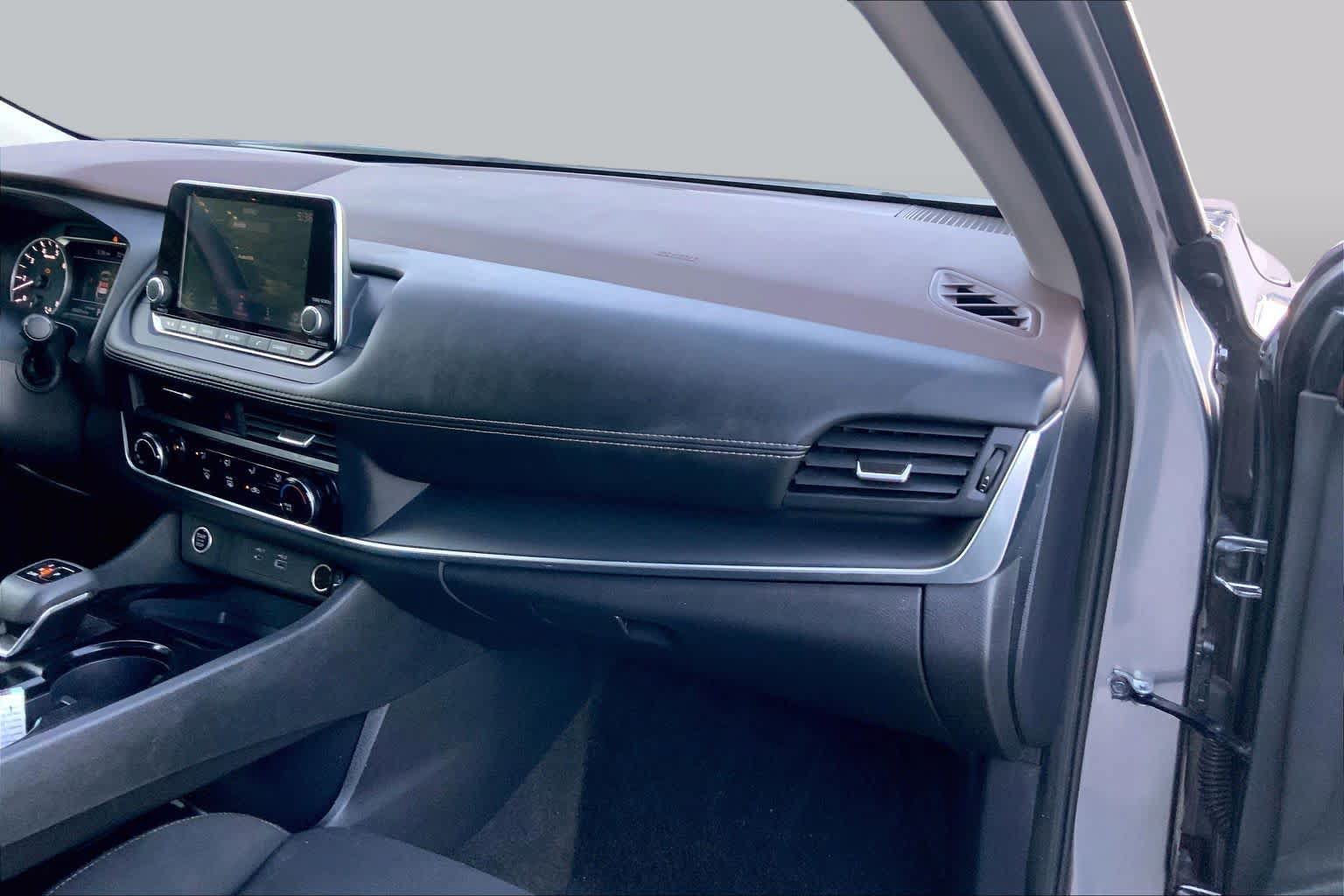 Used 2023 Nissan Rogue S FWD image 18