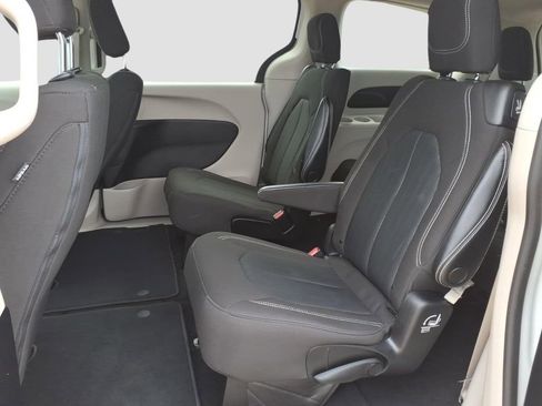 Used 2022 Chrysler Voyager LX FWD image 23