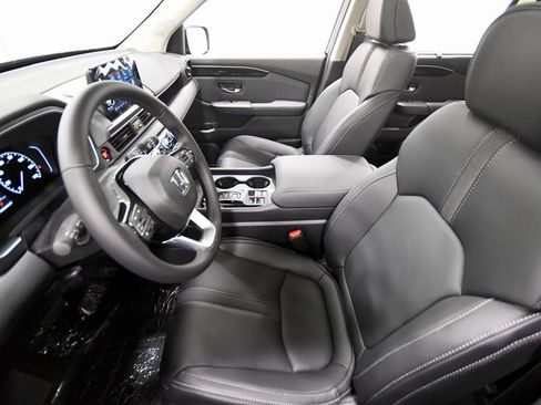 New 2025 Honda Pilot Touring image 11