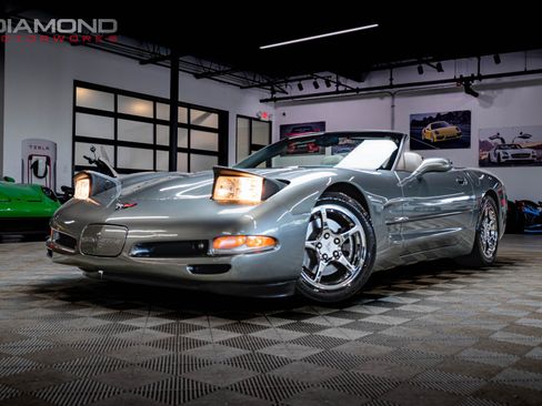 Used 2004 Chevrolet Corvette Convertible w/ Preferred Equipment Group RWD image 1