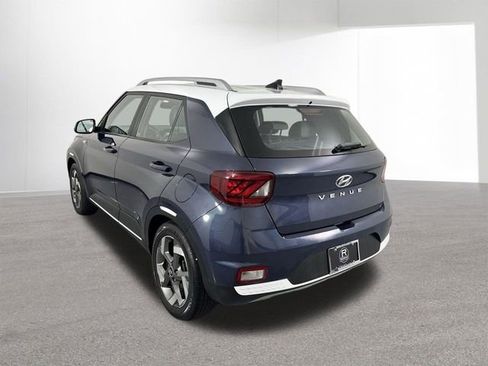 Used 2022 Hyundai Venue Limited FWD image 30