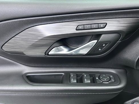 Used 2023 GMC Terrain SLT image 24