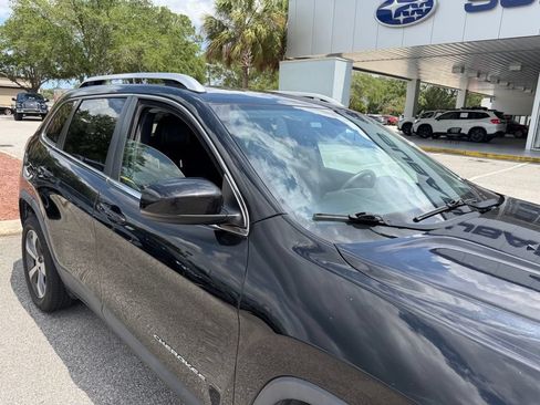 Used 2019 Jeep Cherokee Limited AWD/4WD image 14