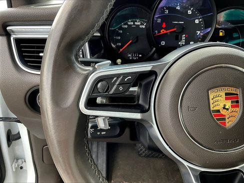 Used 2018 Porsche Macan AWD/4WD image 11