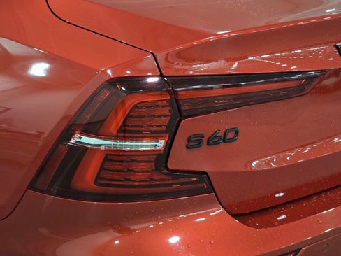 Used 2022 Volvo S60 T8 R-Design image 30