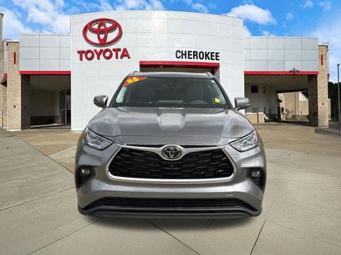 Used 2026 Toyota Highlander Limited image 2