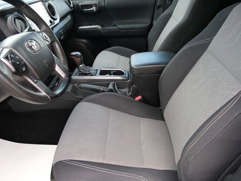 Used 2023 Toyota Tacoma TRD Sport AWD/4WD image 5