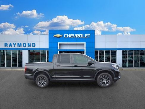 Used 2024 Honda Ridgeline Sport image 2