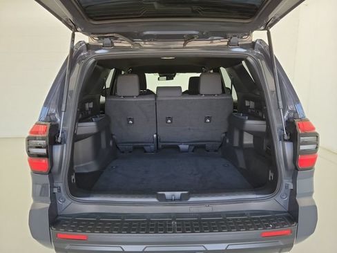 Used 2025 Toyota 4Runner SR5 AWD/4WD image 9