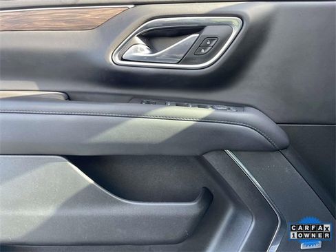 Used 2023 Chevrolet Suburban LT w/ Luxury Package image 19