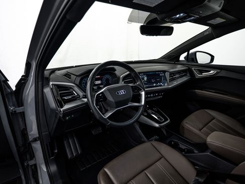 Used 2024 Audi Q4 e-tron Prestige image 10