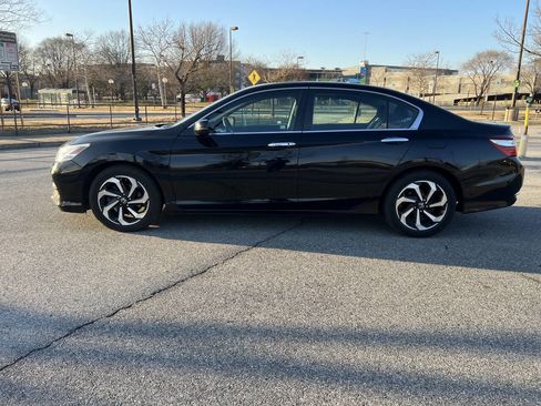Used 2016 Honda Accord EX image 17