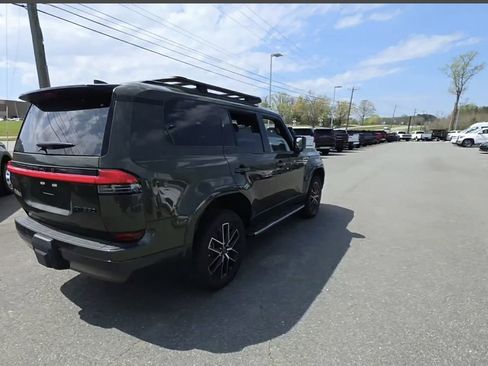 Used 2024 Lexus GX 550 w/ Accessory Package (2T) image 2