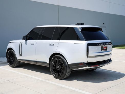 Used 2025 Land Rover Range Rover SE AWD/4WD image 5